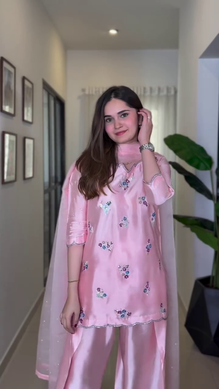 🎀✨ “Blush Pink Luxury Silk Embellished 3-Piece Set – Soft, Shiny & Absolutely Dreamy!” ✨🎀