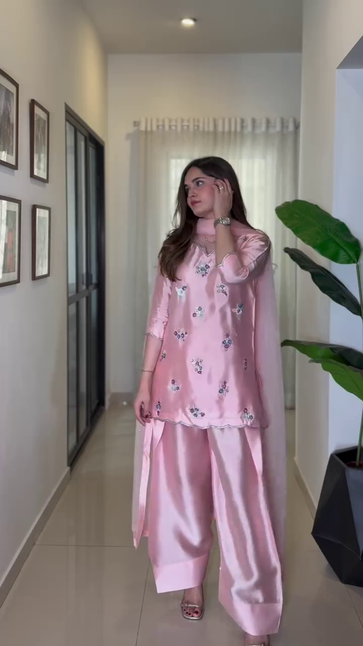 🎀✨ “Blush Pink Luxury Silk Embellished 3-Piece Set – Soft, Shiny & Absolutely Dreamy!” ✨🎀