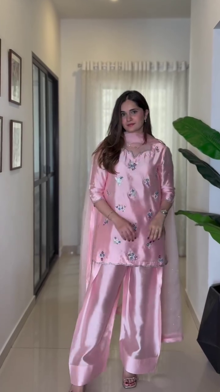 🎀✨ “Blush Pink Luxury Silk Embellished 3-Piece Set – Soft, Shiny & Absolutely Dreamy!” ✨🎀