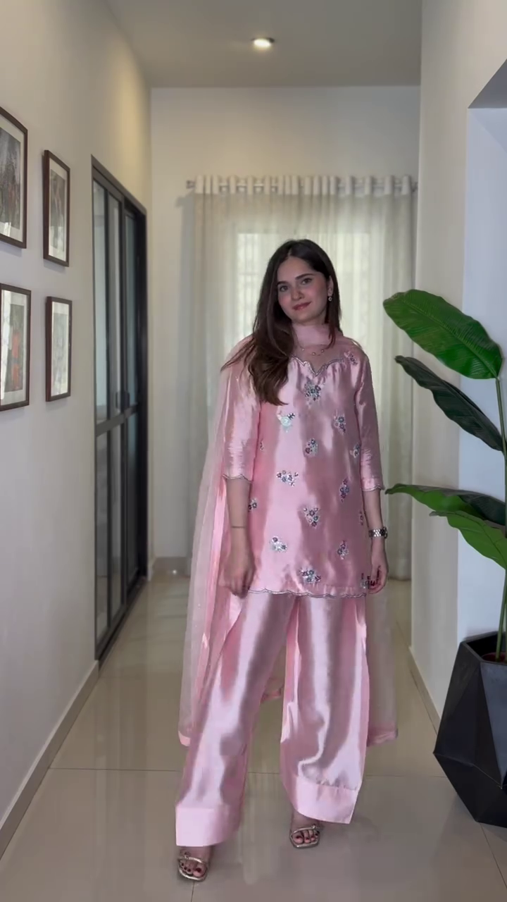 🎀✨ “Blush Pink Luxury Silk Embellished 3-Piece Set – Soft, Shiny & Absolutely Dreamy!” ✨🎀