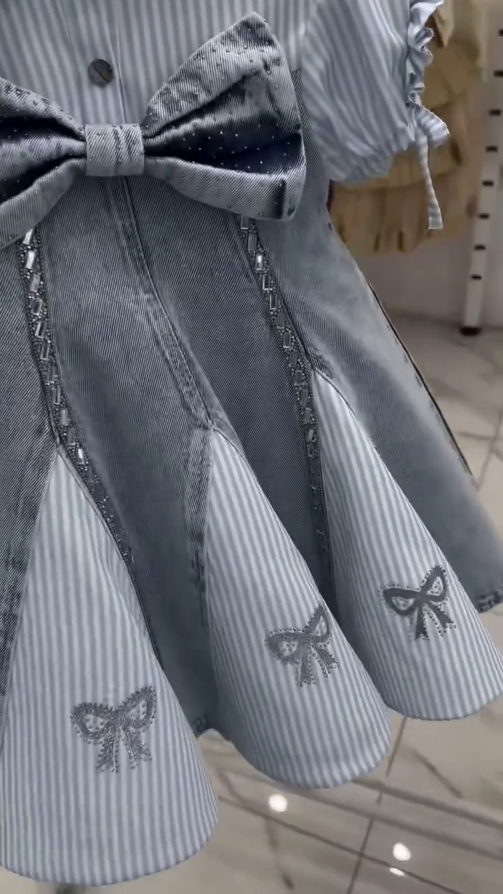 🌟🎀 “Sparkle Denim Bow Princess Dress – Elegant & Trendy Kidswear”