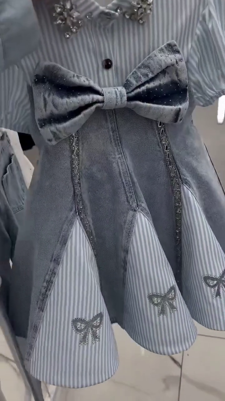 🌟🎀 “Sparkle Denim Bow Princess Dress – Elegant & Trendy Kidswear”