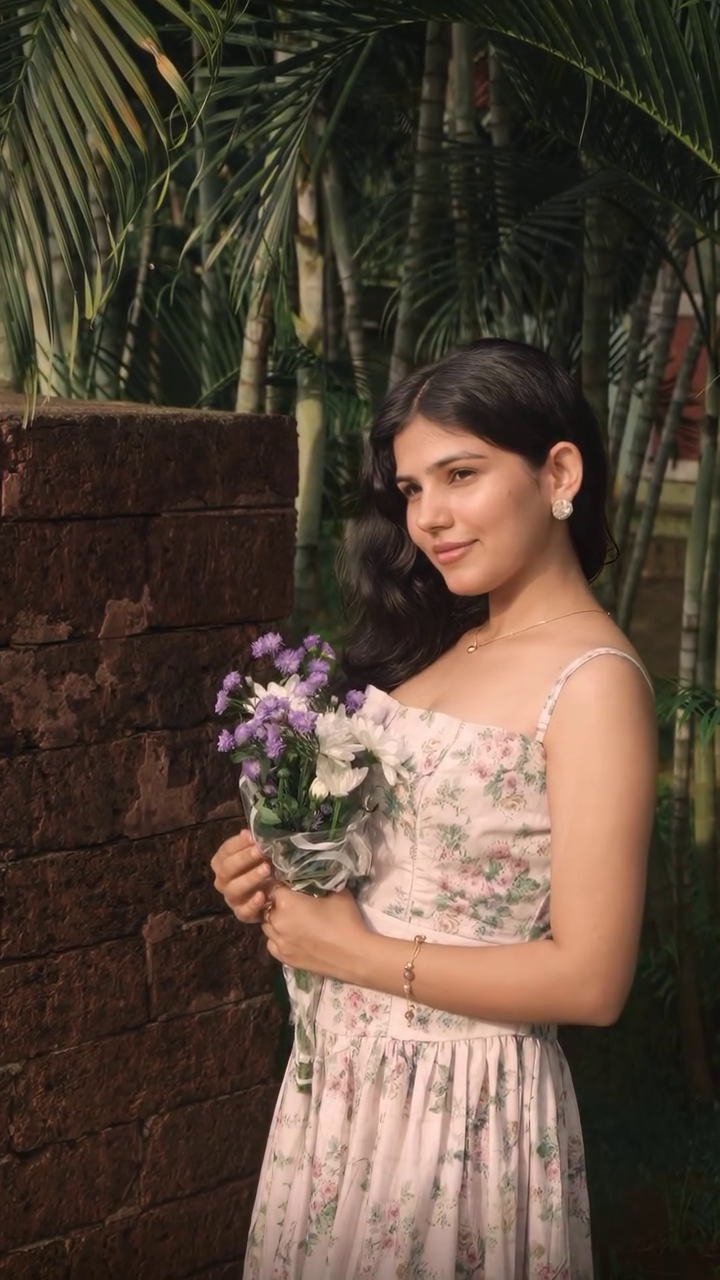 🌸✨ “Blossom Breeze Vintage Floral Maxi Dress – Soft, Elegant & Perfect for Every Occasion”