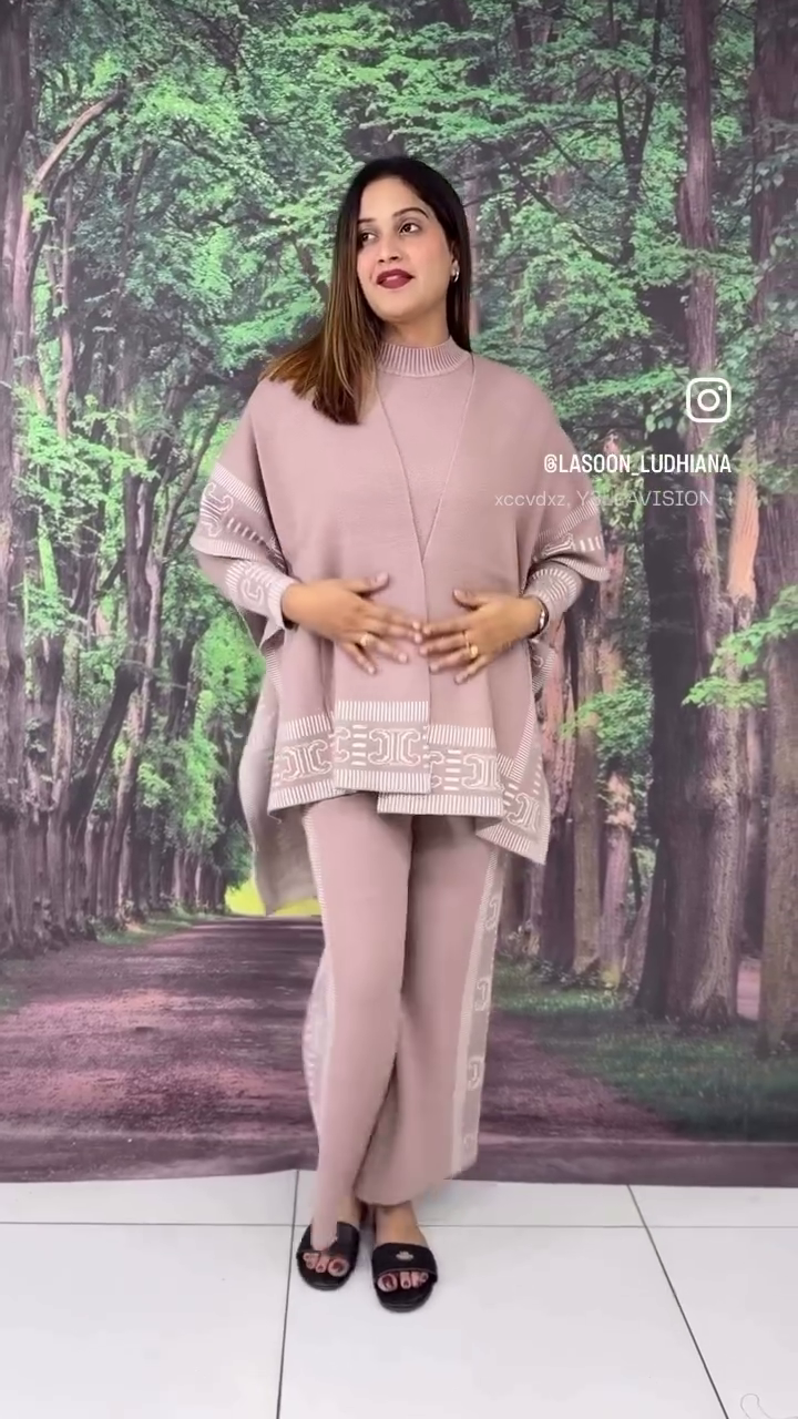 ✨💗 “Elegant Luxe Knit Poncho Co-Ord Set – Soft, Stylish & Winter-Perfect ” 💗✨