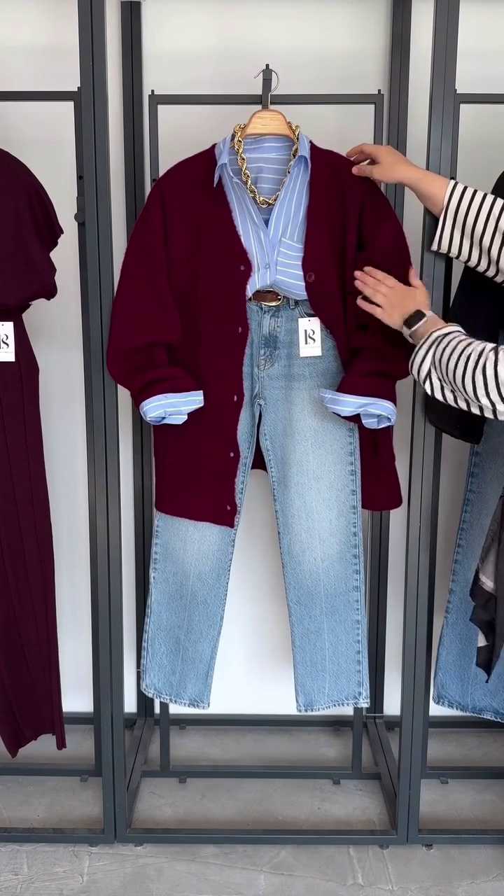 🍒✨ “Urban Chic Layered Cardigan & Denim Street-Style Set” – Premium Casual Wear (XXS–XXL) ✨🍒