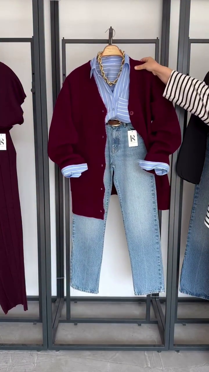 🍒✨ “Urban Chic Layered Cardigan & Denim Street-Style Set” – Premium Casual Wear (XXS–XXL) ✨🍒
