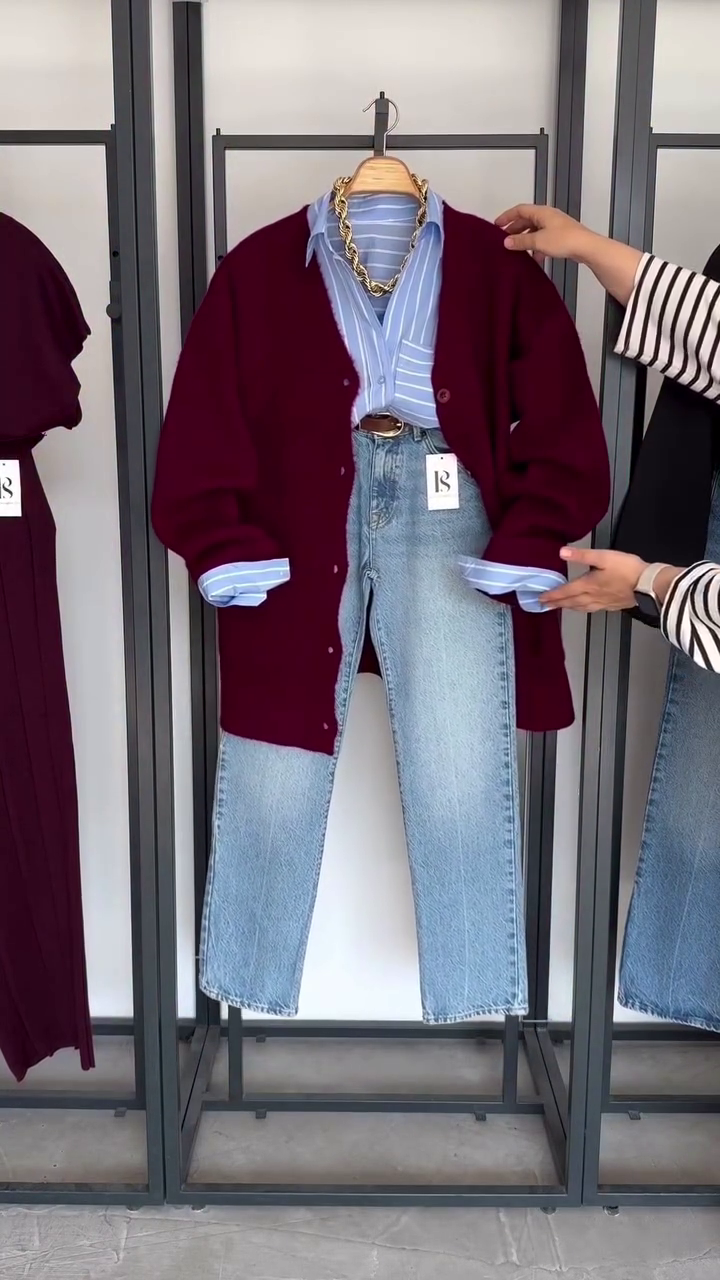 🍒✨ “Urban Chic Layered Cardigan & Denim Street-Style Set” – Premium Casual Wear (XXS–XXL) ✨🍒