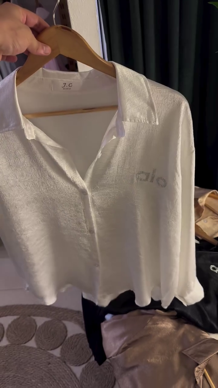 ✨🖤 “Luxury Satin Glow Button-Down Shirt – Chic, Modern & Iconic (XXS–XXL)” 🖤✨