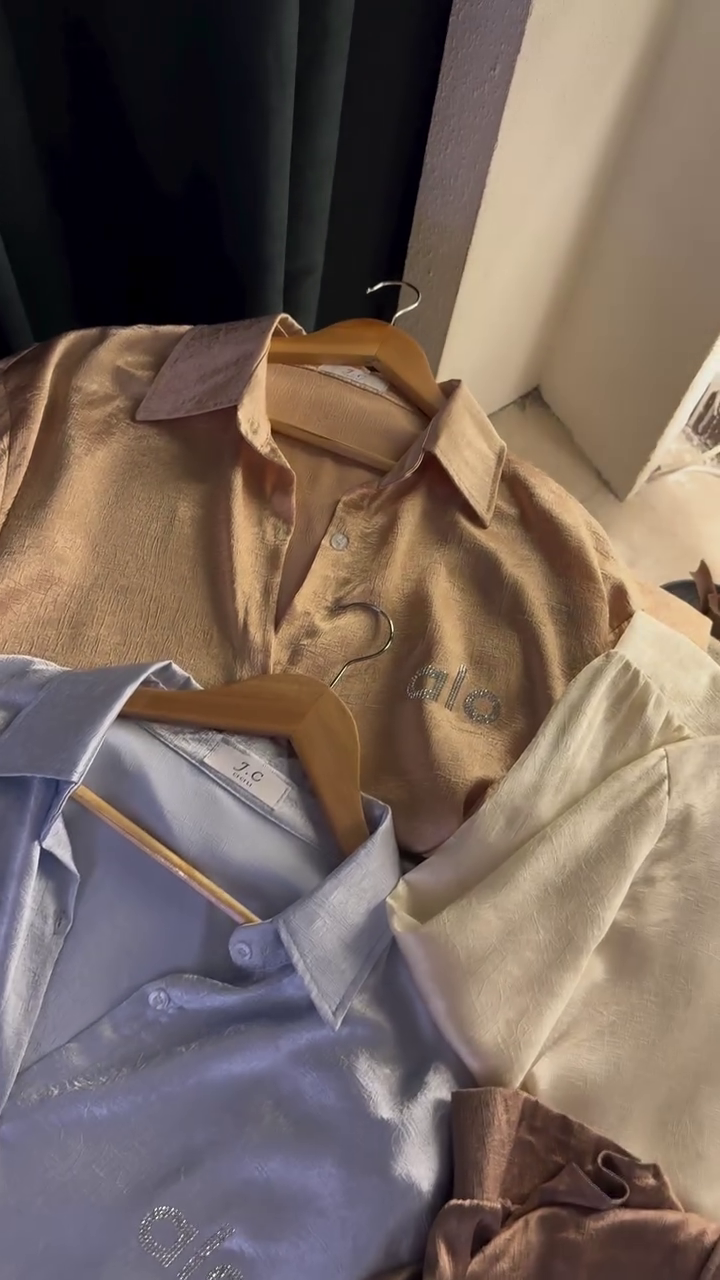 ✨🖤 “Luxury Satin Glow Button-Down Shirt – Chic, Modern & Iconic (XXS–XXL)” 🖤✨