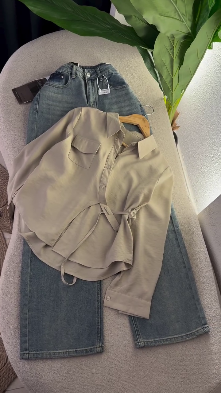 🌿✨ “Elegant Wrap-Tie Khaki Shirt & Denim Set – Soft, Stylish & Effortlessly Chic (XXS–XXL)” ✨🌿
