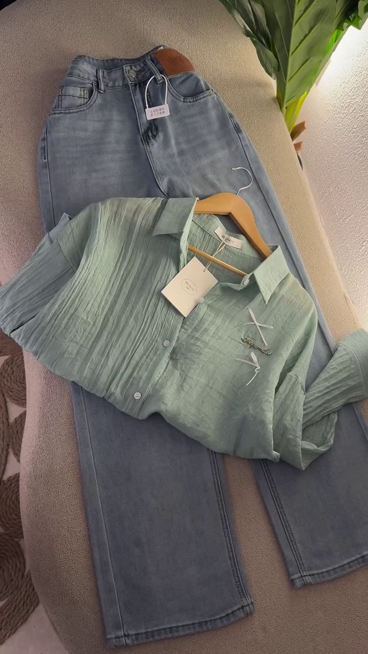 🌿💙 “Mint Breeze Textured Shirt & Classic Denim Set – Soft, Airy & Timelessly Stylish (XXS–XXL)” 💙🌿