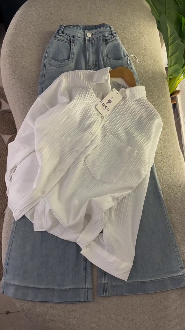 🤍✨ “Pure Elegance Textured White Shirt & Soft Denim Set – Minimal, Classy & Comfort-Fit (XXS–XXL)” ✨🤍