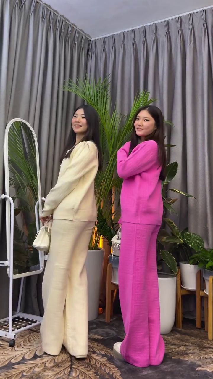 ✨🌼 “ChicSoft Premium Knitwear 3-Piece Co-Ord Set – Elegant, Cozy & Classy (XXS–XXL) 🌼✨