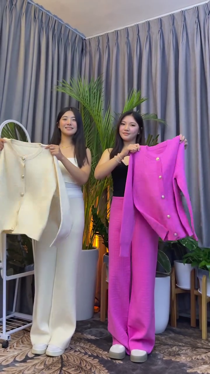 ✨🌼 “ChicSoft Premium Knitwear 3-Piece Co-Ord Set – Elegant, Cozy & Classy (XXS–XXL) 🌼✨