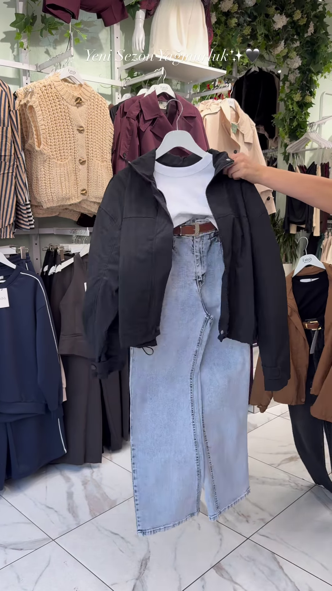 New Season Cropped Rain Jacket – Lightweight Chic Outerwear ☔🤍