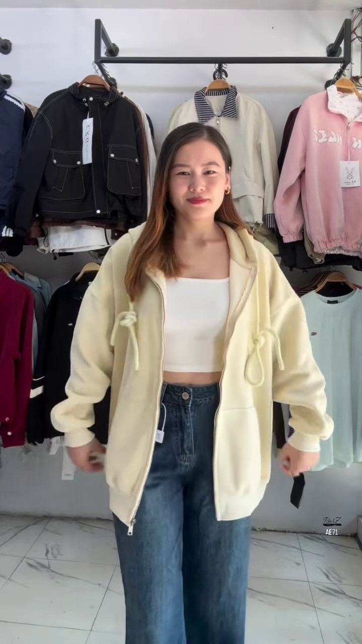 Cozy Zip-Up Hoodie Jacket – Soft Everyday Comfort with Trendy Fit 🤍✨