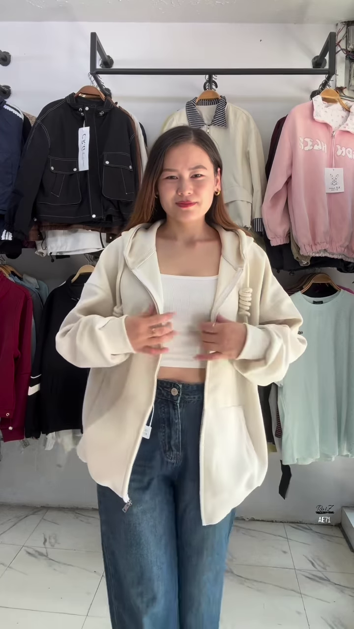 Cozy Zip-Up Hoodie Jacket – Soft Everyday Comfort with Trendy Fit 🤍✨