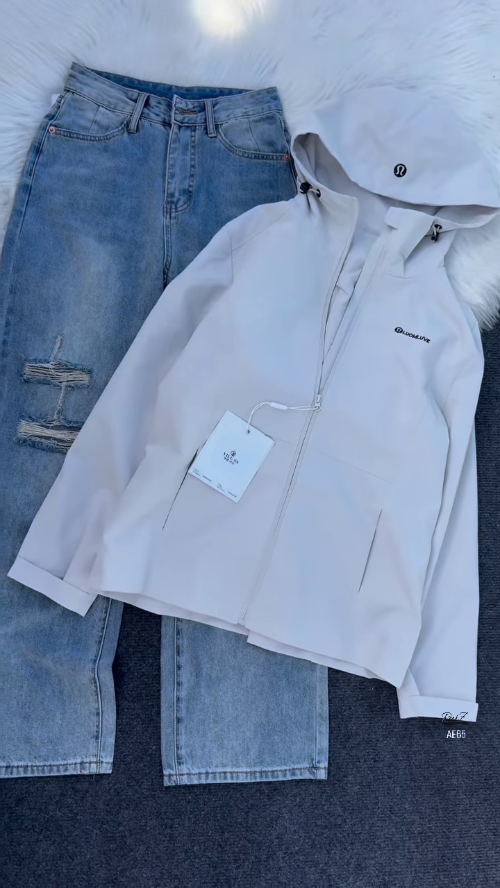 Urban Softshell Hooded Jacket – Minimal Weather-Ready Street Style 🤍✨