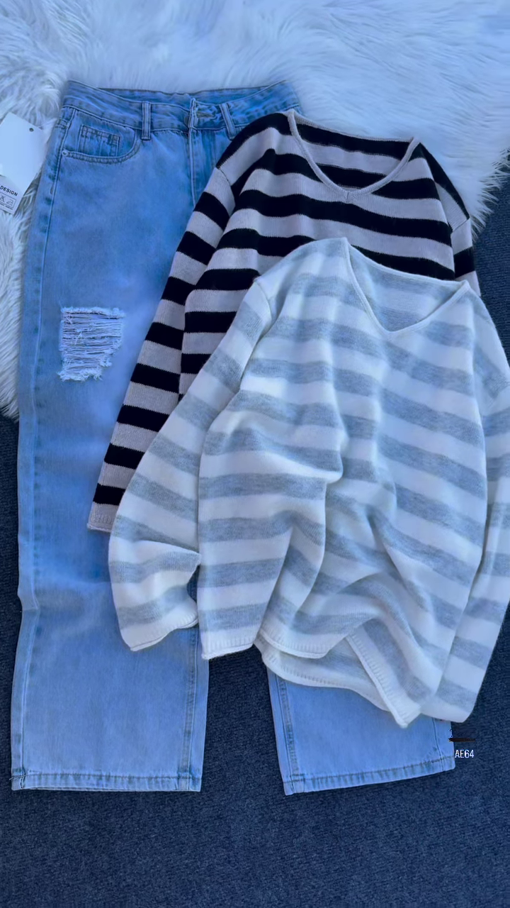 Chic Striped V-Neck Knit Top – Soft Everyday Essential in Trendy Shades 🤍🖤🍷