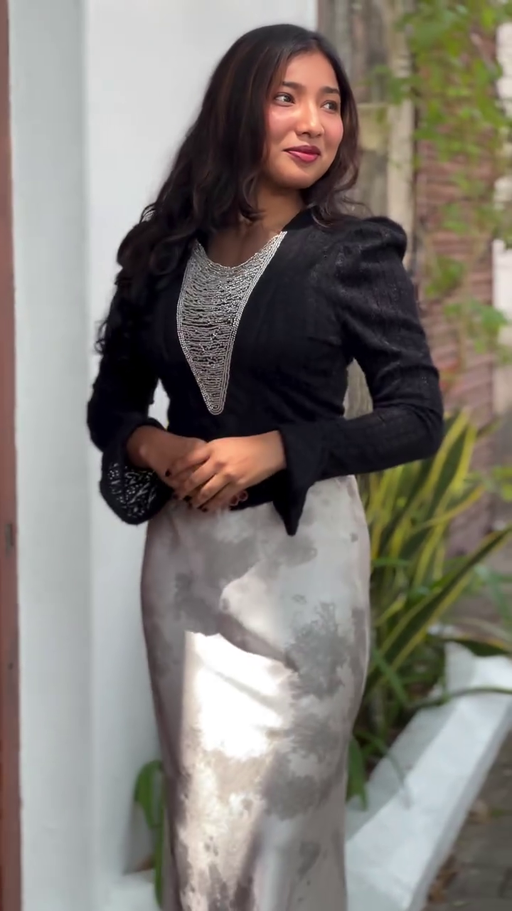 ✨ Midnight Elegance Embellished Jacket Set – Timeless Glam with a Modern Edge ✨