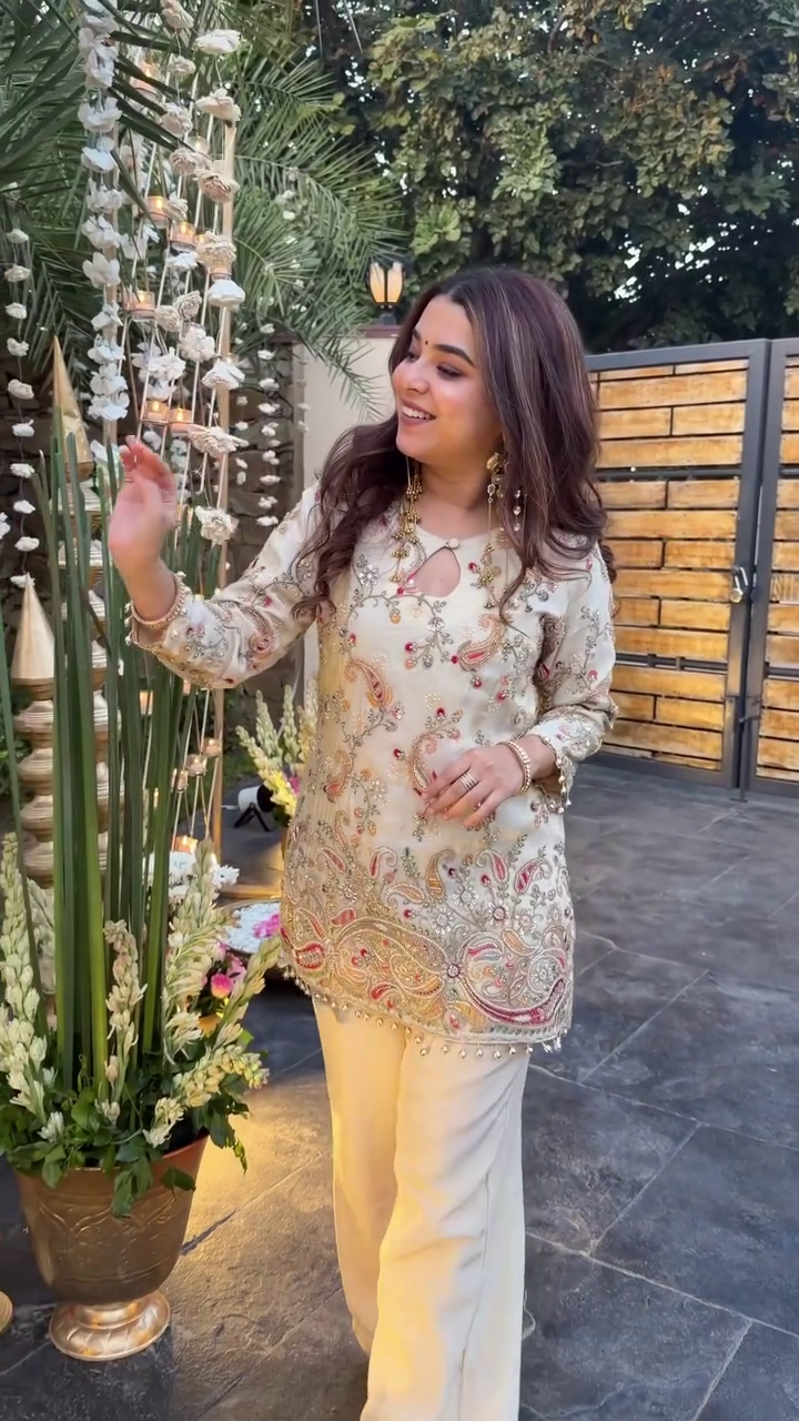 ✨ Noor-E-Zehen Embroidered Festive Kurta Set – Timeless Elegance in Every Thread ✨