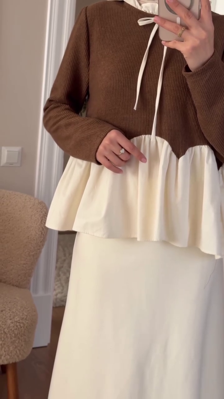 🤎 Mocha Ruffle Hem Knit Blouse – Soft Contrast Peplum Top | XXS–XXL ✨