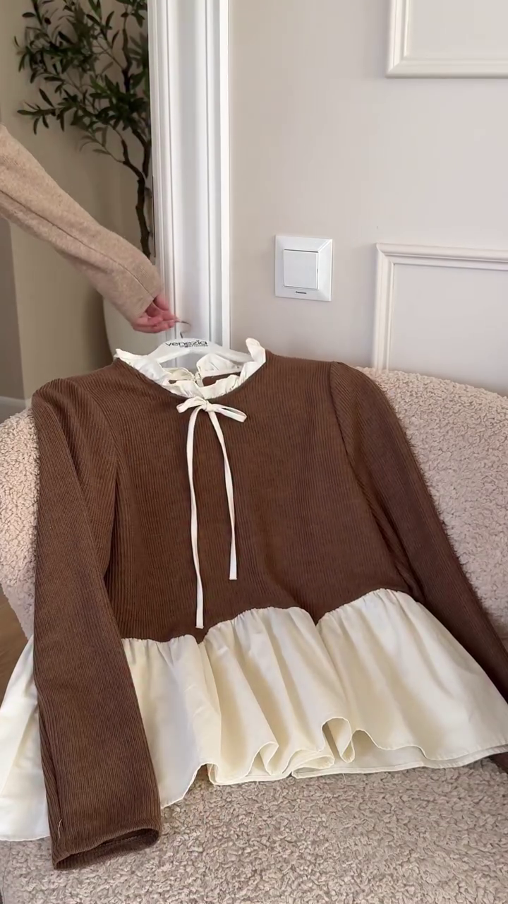 🤎 Mocha Ruffle Hem Knit Blouse – Soft Contrast Peplum Top | XXS–XXL ✨