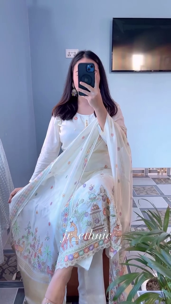 ✨ Ivory Heritage Embroidered Ethnic Suit Set – Elegant Traditional Festive Outfit 🌸👑