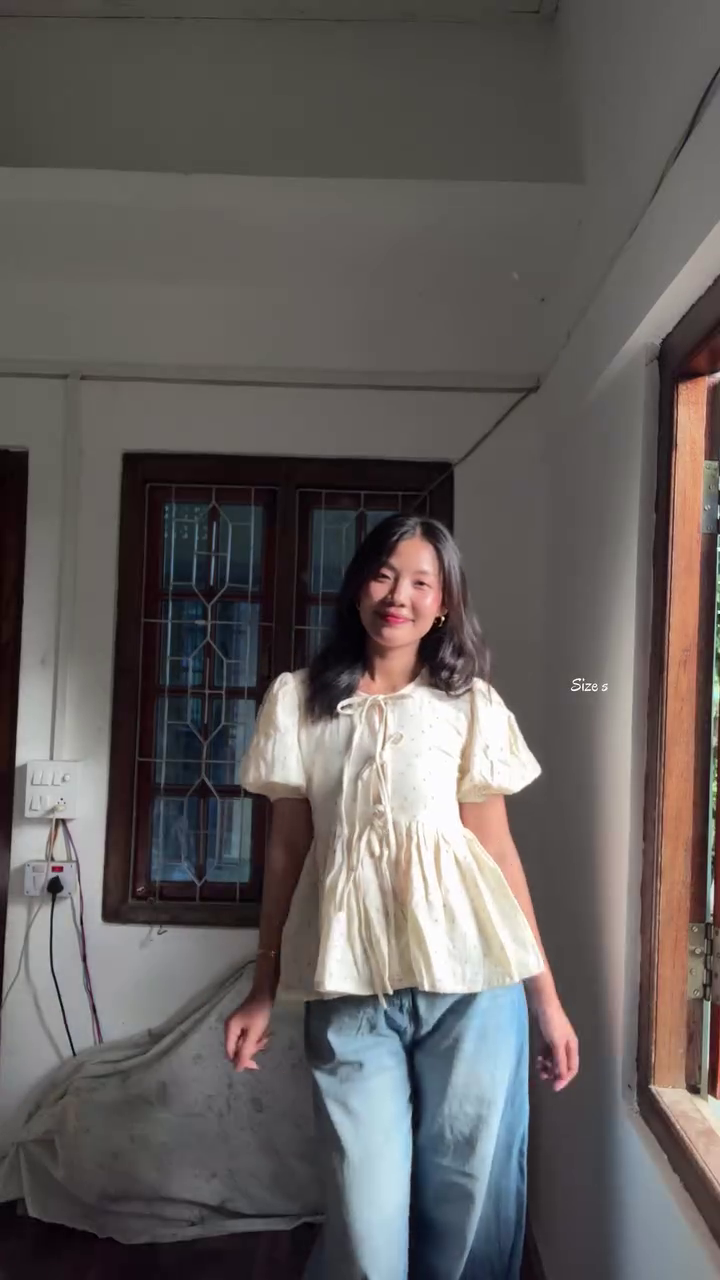 🌼 Sunshine Bloom Smocked Top – Cute Summer Chic Essential 🌼