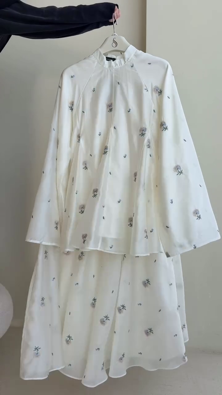 🤍 Ethereal Daisy Embroidered Co-Ord Set – Elegant Sheer Layered Top & Skirt 🌼✨