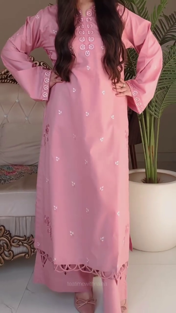 🌸 Blush Petal Embroidered Kurta Set – Soft Elegance Redefined 🌸