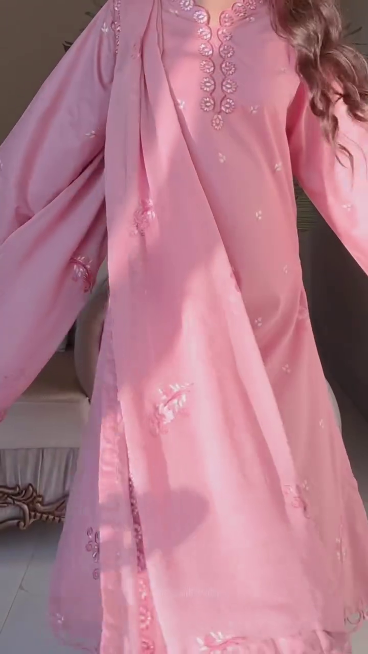 🌸 Blush Petal Embroidered Kurta Set – Soft Elegance Redefined 🌸