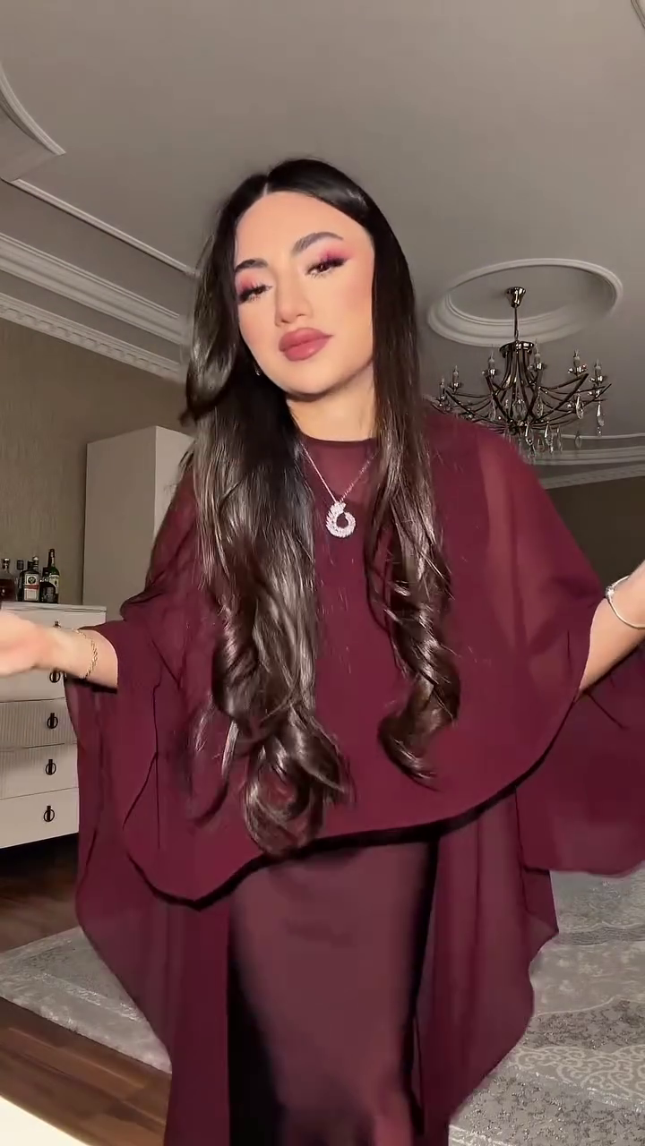 🍷 Burgundy Royale Drape Set – Luxe Elegance for Every Occasion ✨