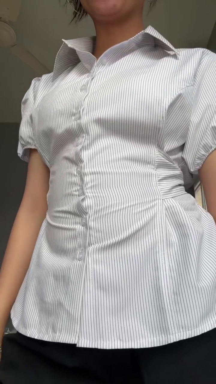 🤍 Pinstripe Chic Puff Sleeve Shirt – Smart Elegance with a Feminine Twist ✨