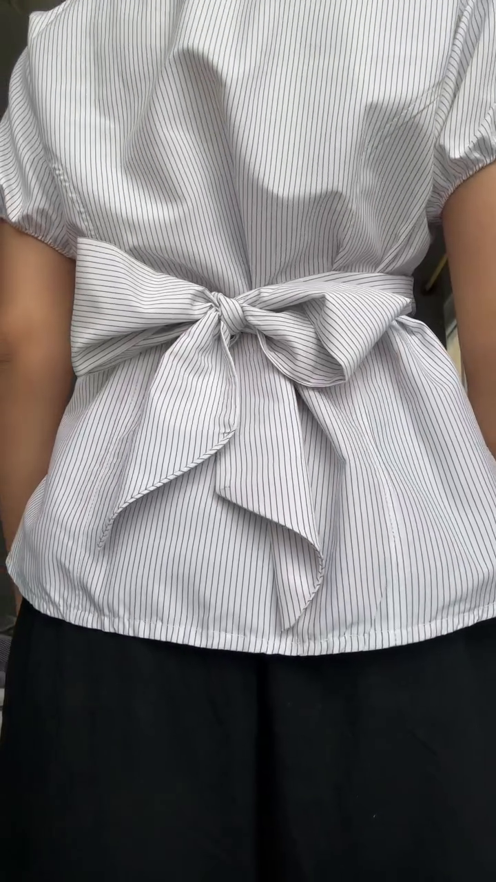 🤍 Pinstripe Chic Puff Sleeve Shirt – Smart Elegance with a Feminine Twist ✨