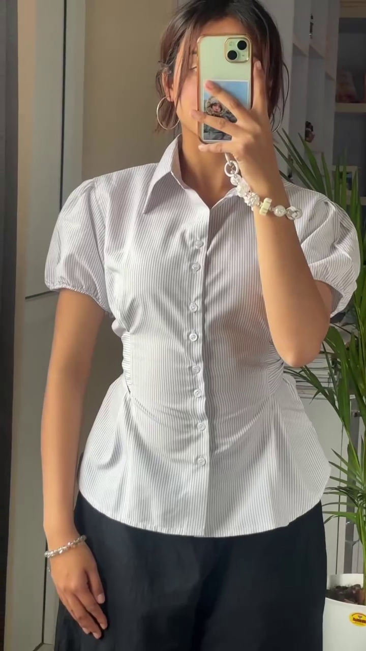 🤍 Pinstripe Chic Puff Sleeve Shirt – Smart Elegance with a Feminine Twist ✨